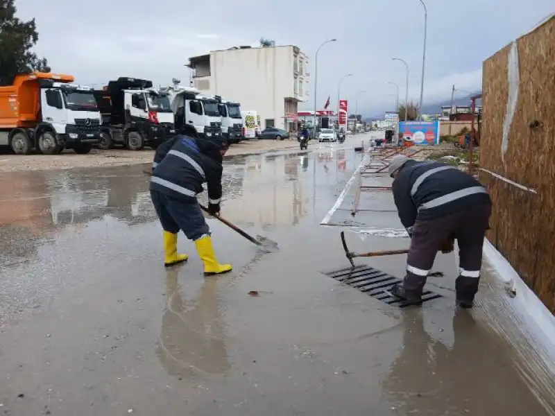 Samandağ Belediyesi Tüm Ekipleriyle Sahada Teyakkuzda