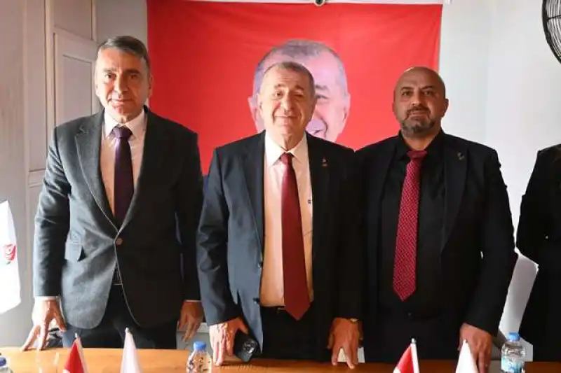 Özdağ: “Zafer Partisi Olarak Bütün Kadrolarımızla Devlet Yönetimini Devralmaya Hazırlanıyoruz”