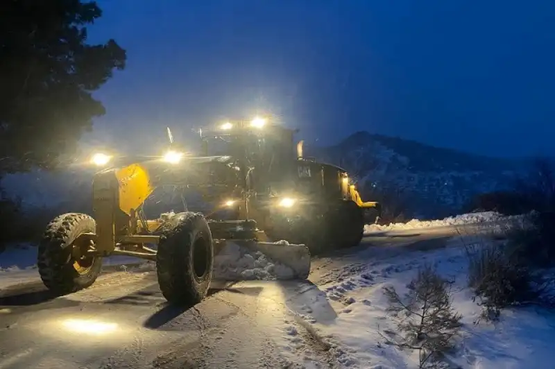 HBB’NİN KARLA MÜCADELESİ GECE BOYUNCA SÜRDÜ