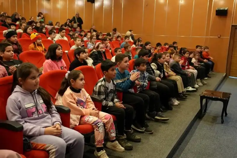 HBB Tiyatrosu Erdemli’de çocuklarla Buluştu