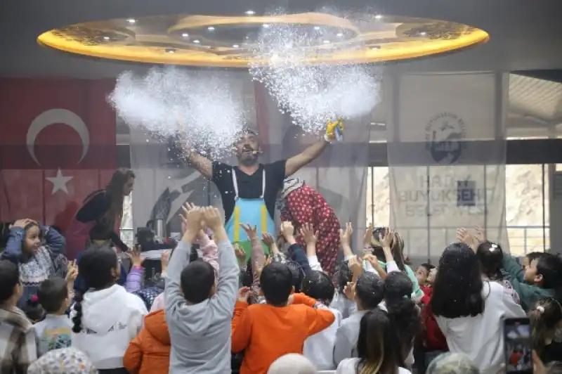 ÇOCUKLAR HBB İLE MORAL DEPOLUYOR