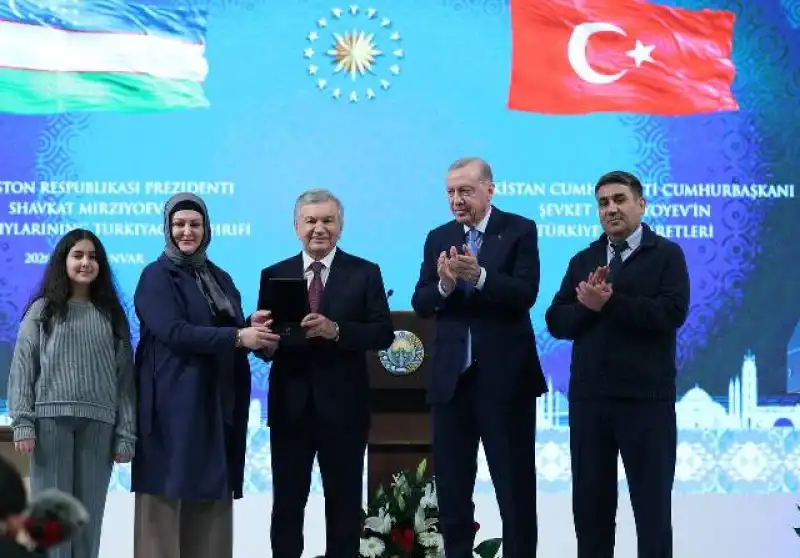 Başkan Öntürk, Özbek Mahallesi’nin Açılışına Katıldı