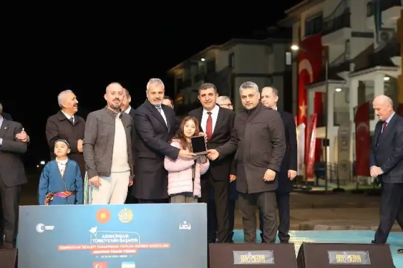 Başkan Öntürk, Özbek Mahallesi’nin Açılışına Katıldı