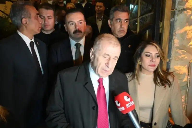 Özdağ Hatay Defne’de Depremzede Vatandaşlarla Bir Araya Geldi