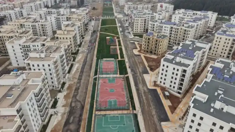 Hatay’da Fazladan Konut Yapıldı: Kiracılar Aynı Haklara Sahip Olacak Mı?