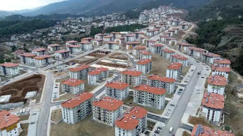 Hatay’da Fazladan Konut Yapıldı: Kiracılar Aynı Haklara Sahip Olacak Mı?