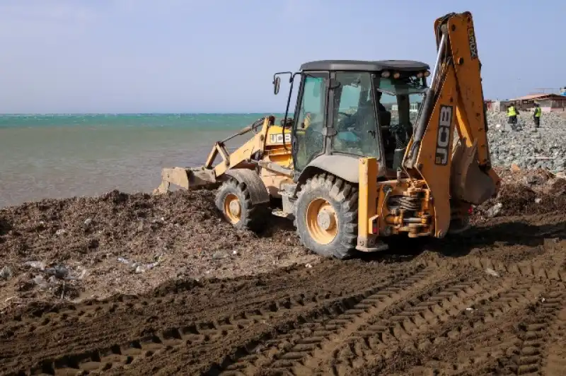 Hatay Büyükşehirden Sahil şeridinde Kış Temizliği