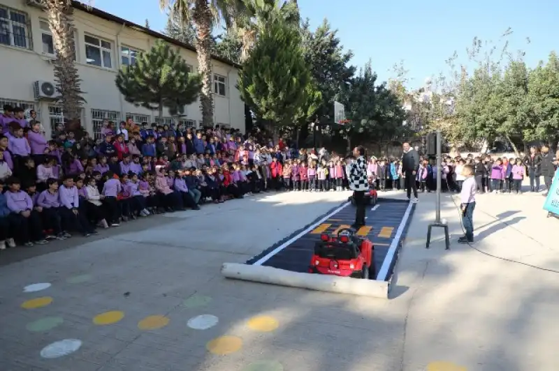 HBB ÇOCUKLARA TRAFİK BİLİNCİNİ AŞILIYOR