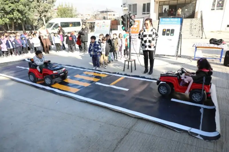 HBB ÇOCUKLARA TRAFİK BİLİNCİNİ AŞILIYOR