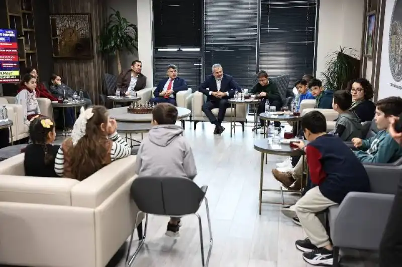 BAŞKAN ÖNTÜRK, ŞAMPİYONLARI AĞIRLADI