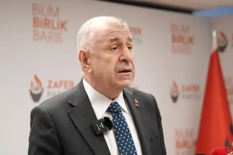 Özdağ: “Pkk'nın Sözde Onurunu Kurtarmak Için Türk Milletinin Gururunu Kırıyorsunuz”