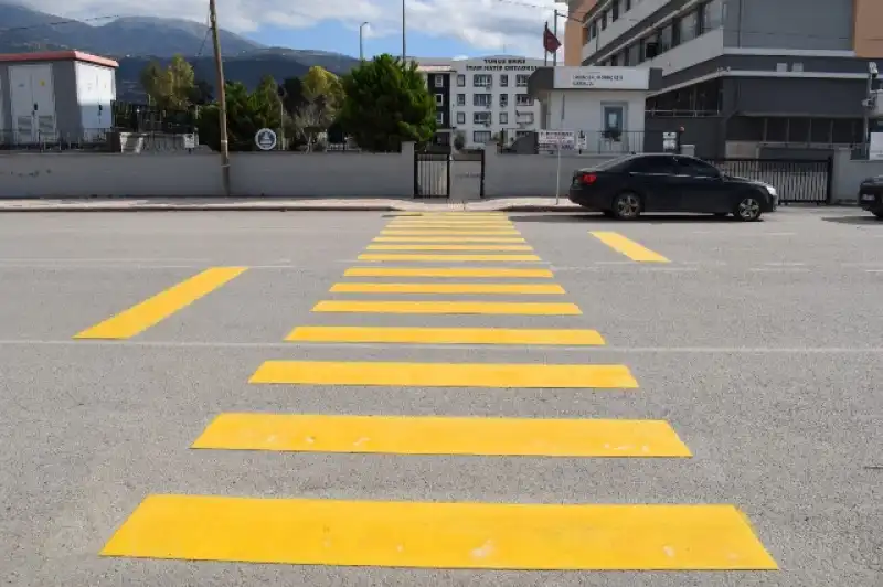  Yaya Geçitleri Ve Sinyalizasyon Sistemleri Yenileniyor