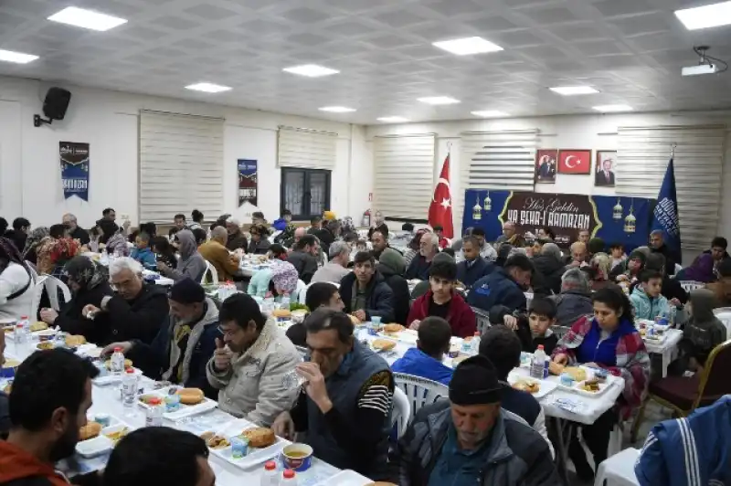 BAŞKAN YAPAR, VATANDAŞLARLA İFTAR SOFRASI’NDA