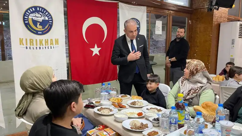 Kırıkhan’da Dünya Yetimler Gününde İftar Programı Düzenlendi, AFAD Genel Başkanı Pehlivan’a Fahri Hemşehrilik Beratı Verildi