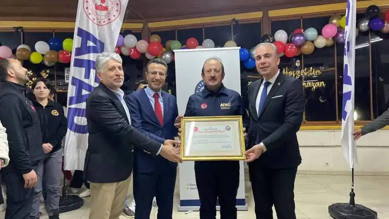 Kırıkhan’da Dünya Yetimler Gününde İftar Programı Düzenlendi, AFAD Genel Başkanı Pehlivan’a Fahri Hemşehrilik Beratı Verildi