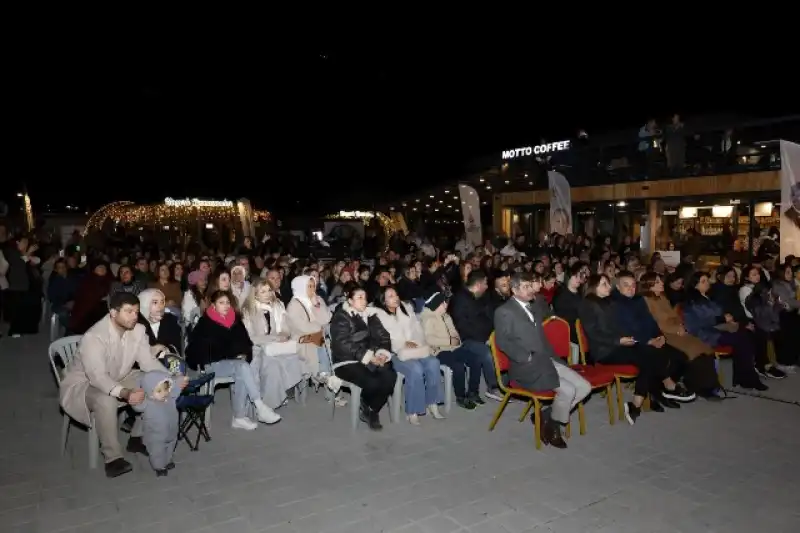 MEDENİYETLER KOROSU KÜLTÜR SANAT ÇARŞISI’NDA SAHNE ALDI