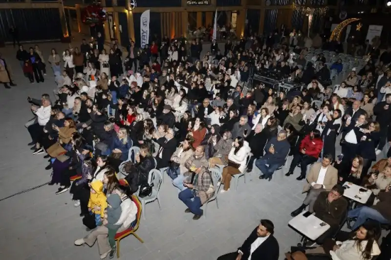 MEDENİYETLER KOROSU KÜLTÜR SANAT ÇARŞISI’NDA SAHNE ALDI