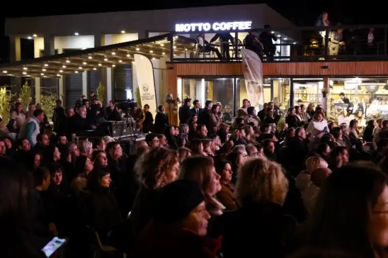 MEDENİYETLER KOROSU KÜLTÜR SANAT ÇARŞISI’NDA SAHNE ALDI