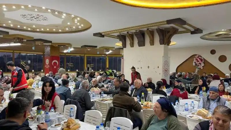 Kırıkhan Belediyesi Ulu Çınarlarımızla, Yeni Evlileri Aynı İftar Sofrasında Buluşturdu