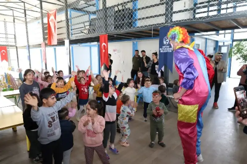 HBB’den İhtiyaç Haritası Konteyner Kenti’nde Çocuklara Bayram Etkinliği