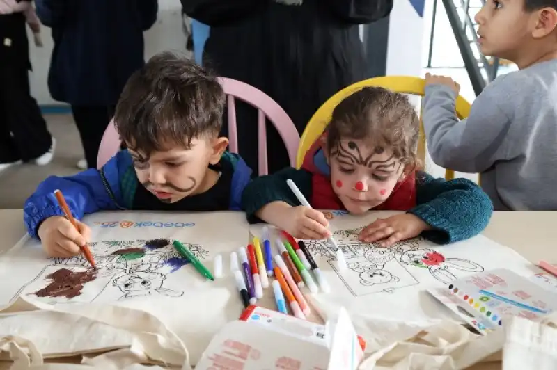 HBB’den İhtiyaç Haritası Konteyner Kenti’nde Çocuklara Bayram Etkinliği