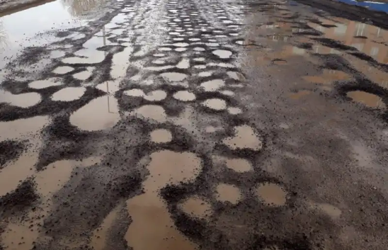 Hatay’da Yollar Köstebek Yuvasına Döndü