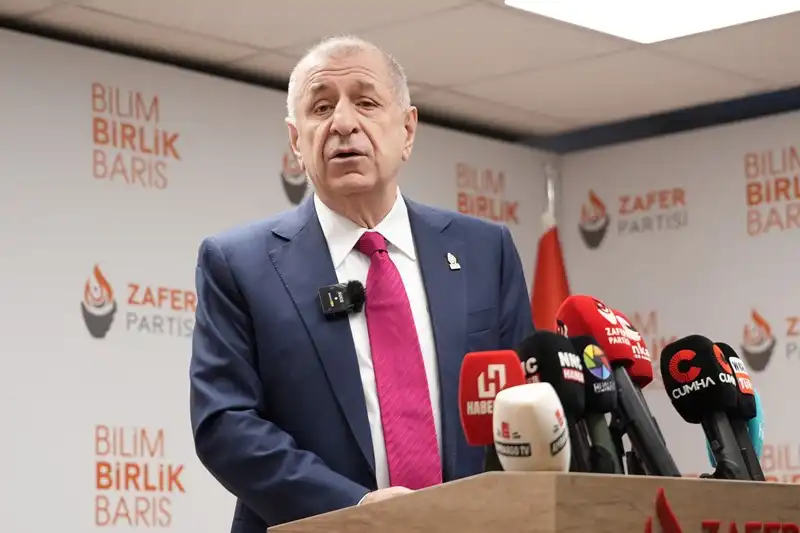 Özdağ, Türk Milleti Toplantısında önemli Konulara Dikkat çekti.