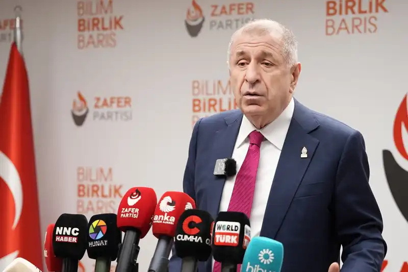 Özdağ, Türk Milleti Toplantısında önemli Konulara Dikkat çekti.