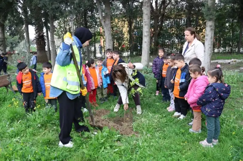 Minikler, HBB Ile Okullarını Ağaçlandırıyor