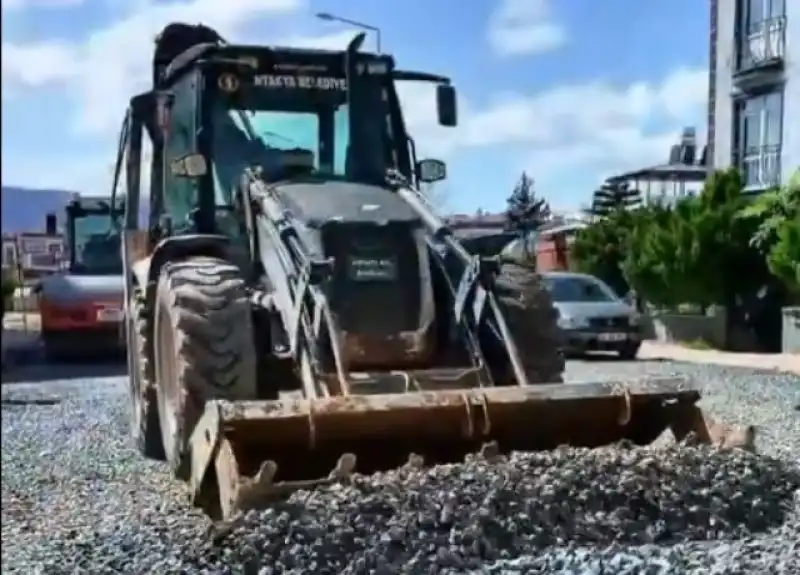Antakya’da Vatandaşların Mağduriyet Yaşamaması Için Yol çalışmaları Aralıksız Sürüyor