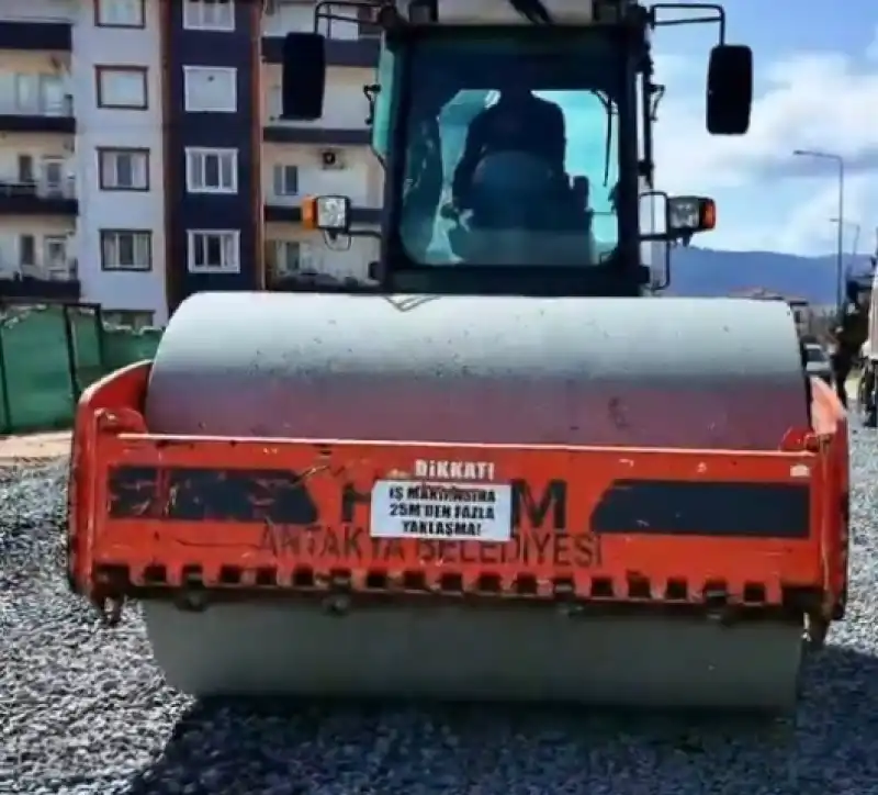 Antakya’da Vatandaşların Mağduriyet Yaşamaması Için Yol çalışmaları Aralıksız Sürüyor