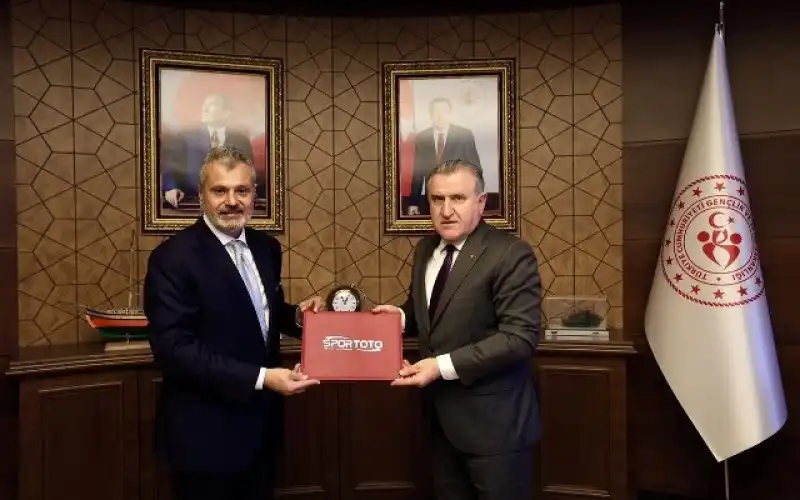 BAŞKAN ÖNTÜRK’TEN BAKAN BAK’A ZİYARET