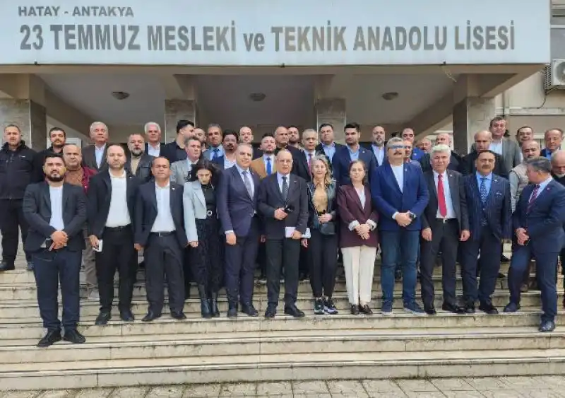 CHP Hatay İl Başkanı Ve Yönetimi Mazbatasını Aldı