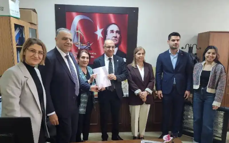 CHP Hatay İl Başkanı Ve Yönetimi Mazbatasını Aldı