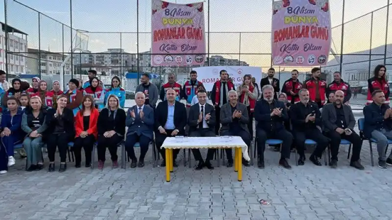 Kırıkhan’da Roman Kültürünün Coşkusu: Protokol Ve Vatandaşlar Aynı Halayda Buluştu