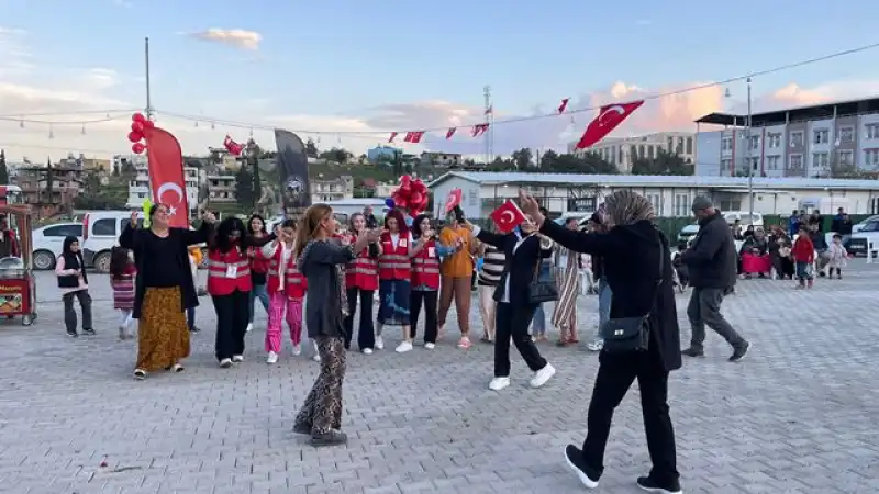 Kırıkhan’da Roman Kültürünün Coşkusu: Protokol Ve Vatandaşlar Aynı Halayda Buluştu