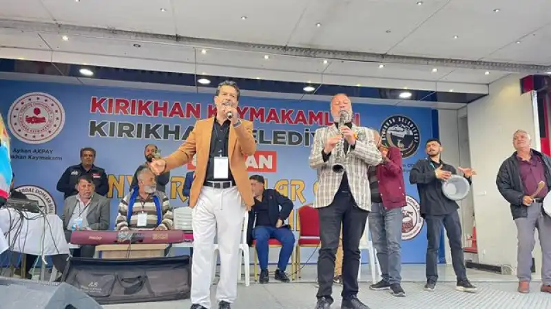 Kırıkhan’da Roman Kültürünün Coşkusu: Protokol Ve Vatandaşlar Aynı Halayda Buluştu