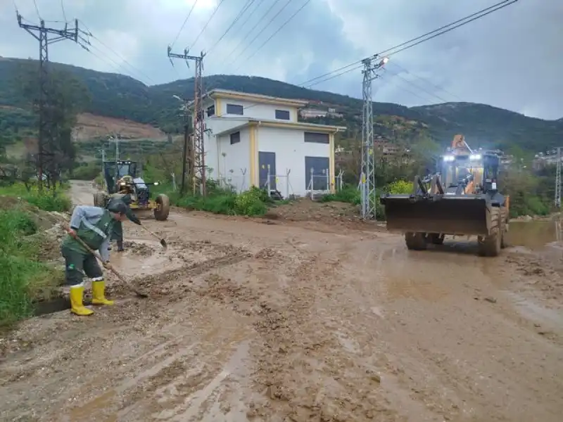 Defne Belediyesi’nden Sağanak Yağışa Anında Ve Kesintisiz Müdahale
