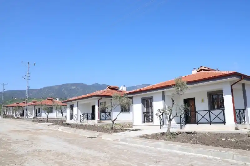 Kırıkhan Karamağara’da Köy Evleri Hak Sahiplerine Teslim Edildi