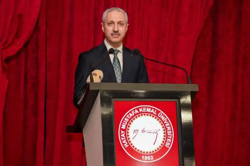 Hatay Valisi Masatlı Hatay İhtisas Akademi Kapsamında HMKÜ Öğrencileriyle Buluştu