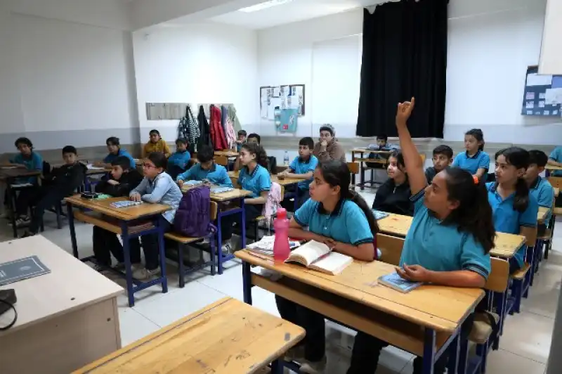 HBB’DEN ÖĞRENCİLERE ÇOK YÖNLÜ EĞİTİM DESTEĞİ