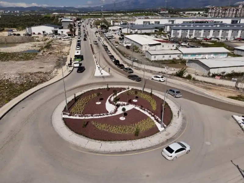 KAVŞAKLAR YENİLENİYOR, HATAY NEFES ALIYOR