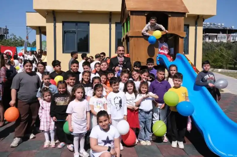 Başkan Özgün’den 23 Nisan’da Çocuklara Anlamlı Hediye: Defne’ye Yeni Kreş