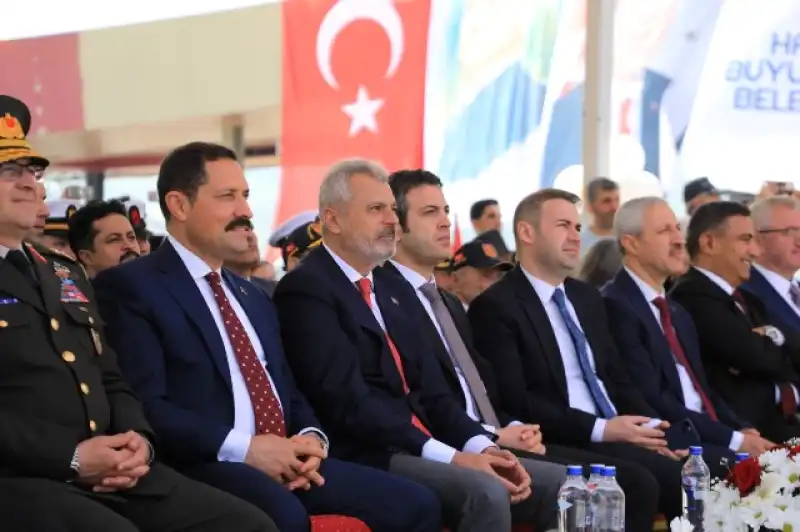 BAŞKAN ÖNTÜRK, 23 NİSAN’I ÇOCUKLARLA KUTLADI