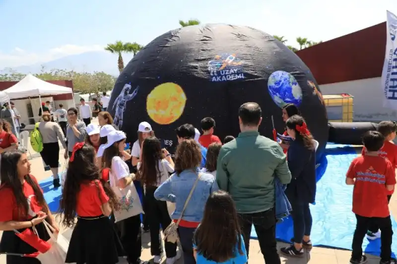 BAŞKAN ÖNTÜRK, 23 NİSAN’I ÇOCUKLARLA KUTLADI