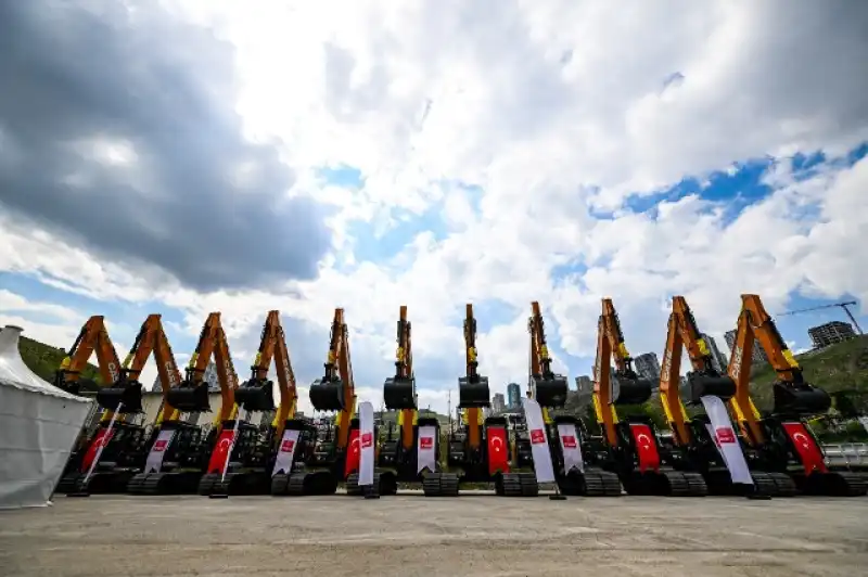 TBB’DEN 94 BELEDİYEYE 95 HİZMET ARACI