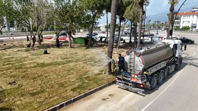 İskenderun Sahilde Yenileme Çalışmaları Sürüyor 