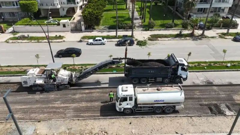 İskenderun Sahilde Yenileme Çalışmaları Sürüyor 