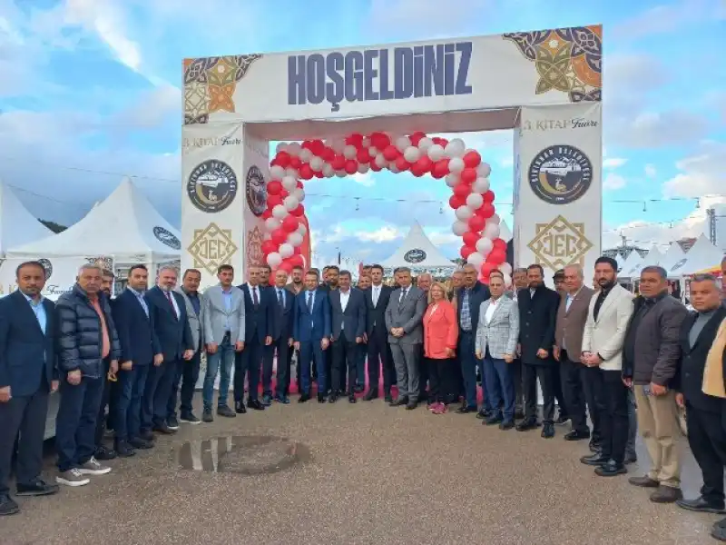 BAŞKAN YAPAR, KIRIKHAN’DA 3. KİTAP FUARI AÇILIŞINA KATILDI