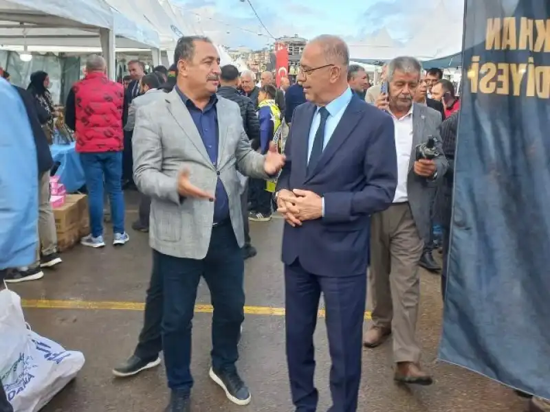 BAŞKAN YAPAR, KIRIKHAN’DA 3. KİTAP FUARI AÇILIŞINA KATILDI